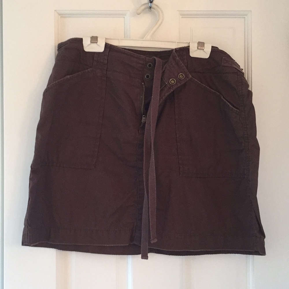 Gap skirt
